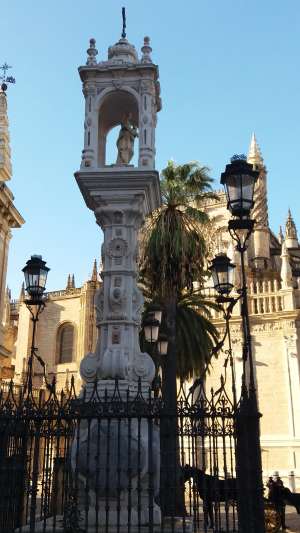 Plaza del Triunfo in Seville